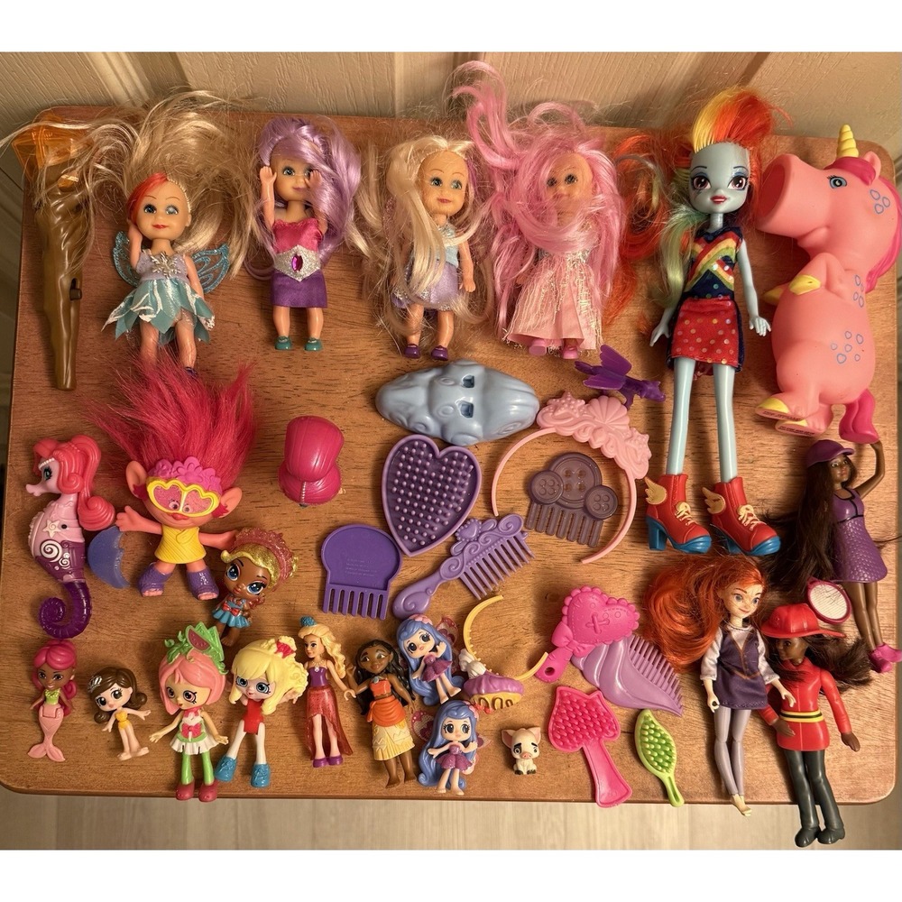 Lot Of 35 Random Dolls/toys‎ And Accessories.